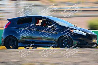 media/Oct-18-2025-Extreme Speed (Sat) [[d6d7e1fef1]]/Group 5/Session 3 (Turn 1)/